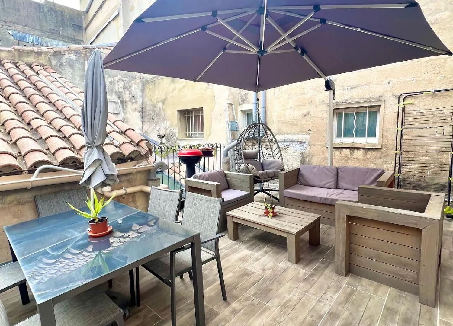 Renove, Vue Sur Palais Des Papes, Terrasse Et Wifi Troisieme Etage Apartment Avignon 0*,  France